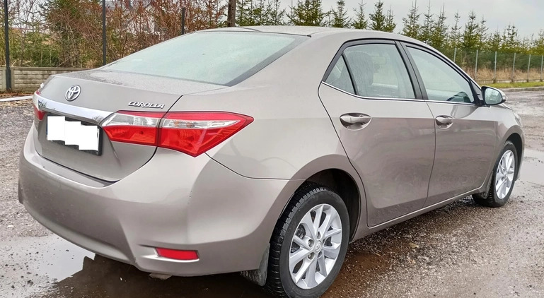 Toyota Corolla cena 49999 przebieg: 128000, rok produkcji 2015 z Warszawa małe 154